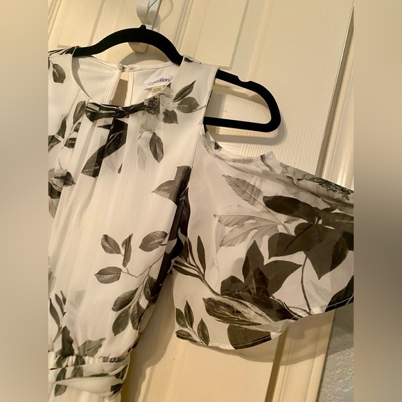 Calvin Klein black/white floral print cold shoulder maxi dress size 4 - Picture 4 of 11